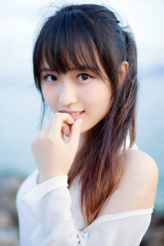 “不错，此老虽然老迈，但勇冠三军，军中将领，多为其后辈，受其提携之恩，威望之广，不在张任将军之下，若能招降此人，则我军可尽得巴郡。”邓贤肯定的回答道。